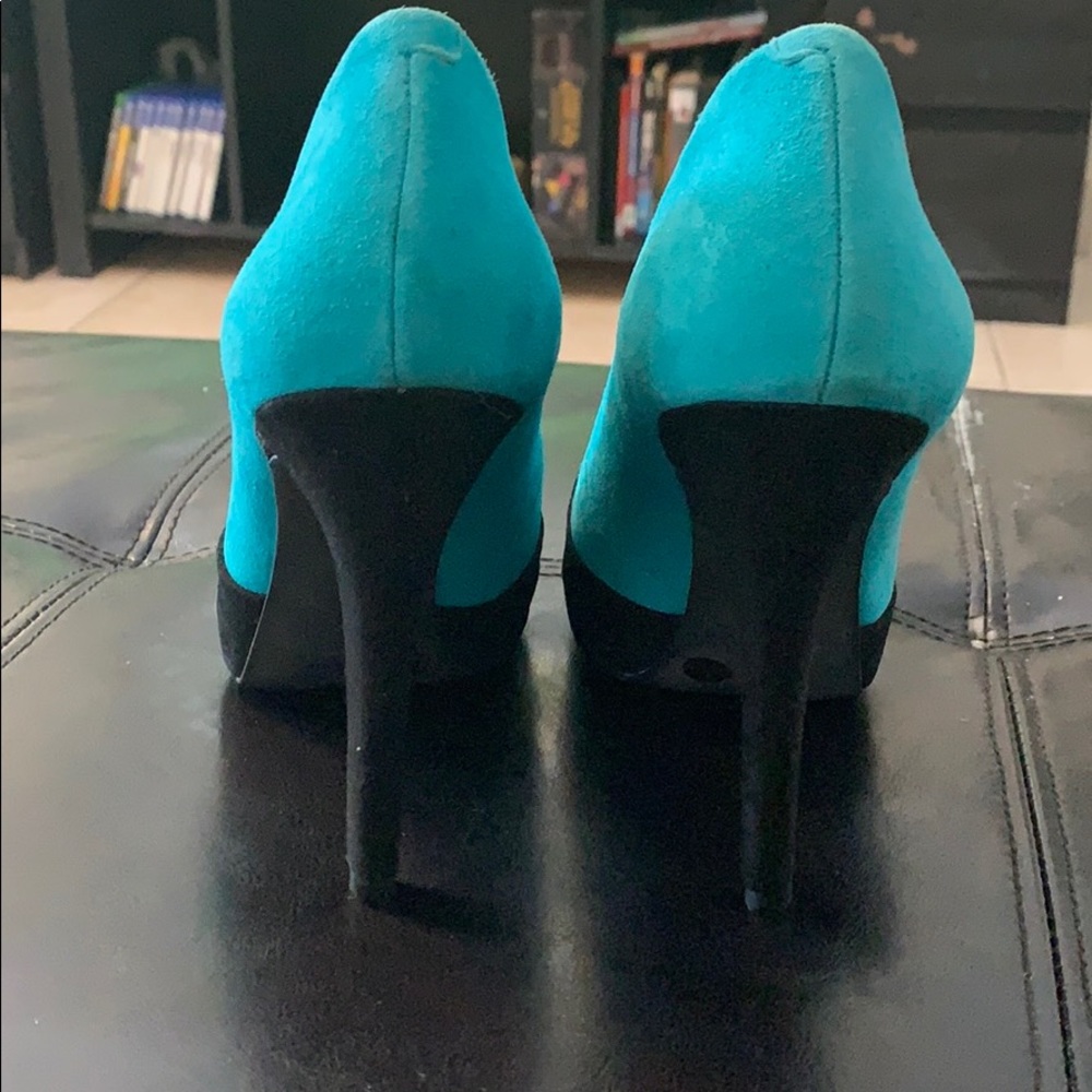 BCBGeneration Platform Heels 👠 - Picture 4 of 4
